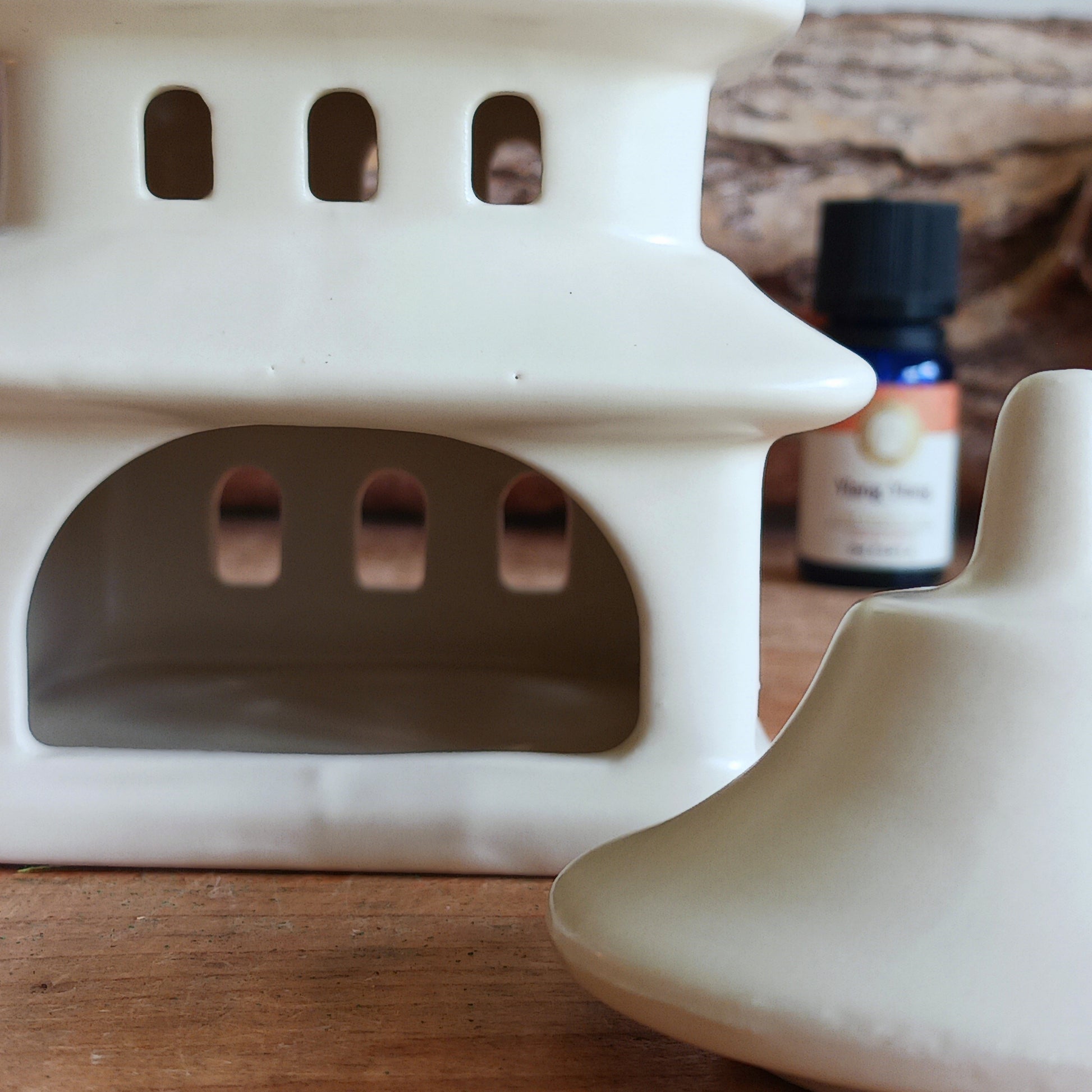 Bring a sense of tranquillity and elegance to your home with this Japanese Pagoda Oil Burner &amp; Wax Melt Warmer. Inspired by traditional Japanese architecture, this beautifully designed ceramic burner creates a calming atmosphere while filling your space with your favourite fragrances.