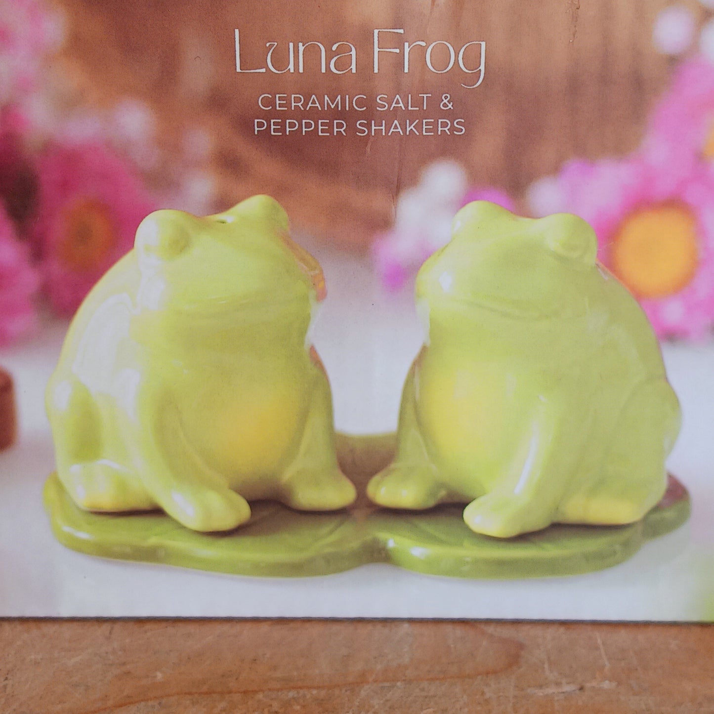 Bring a sprinkle of fun to your dining table with this adorable set of two ceramic frog salt and pepper shakers. Designed to add charm and personality to any kitchen, these playful frogs make seasoning your favourite meals extra delightful.