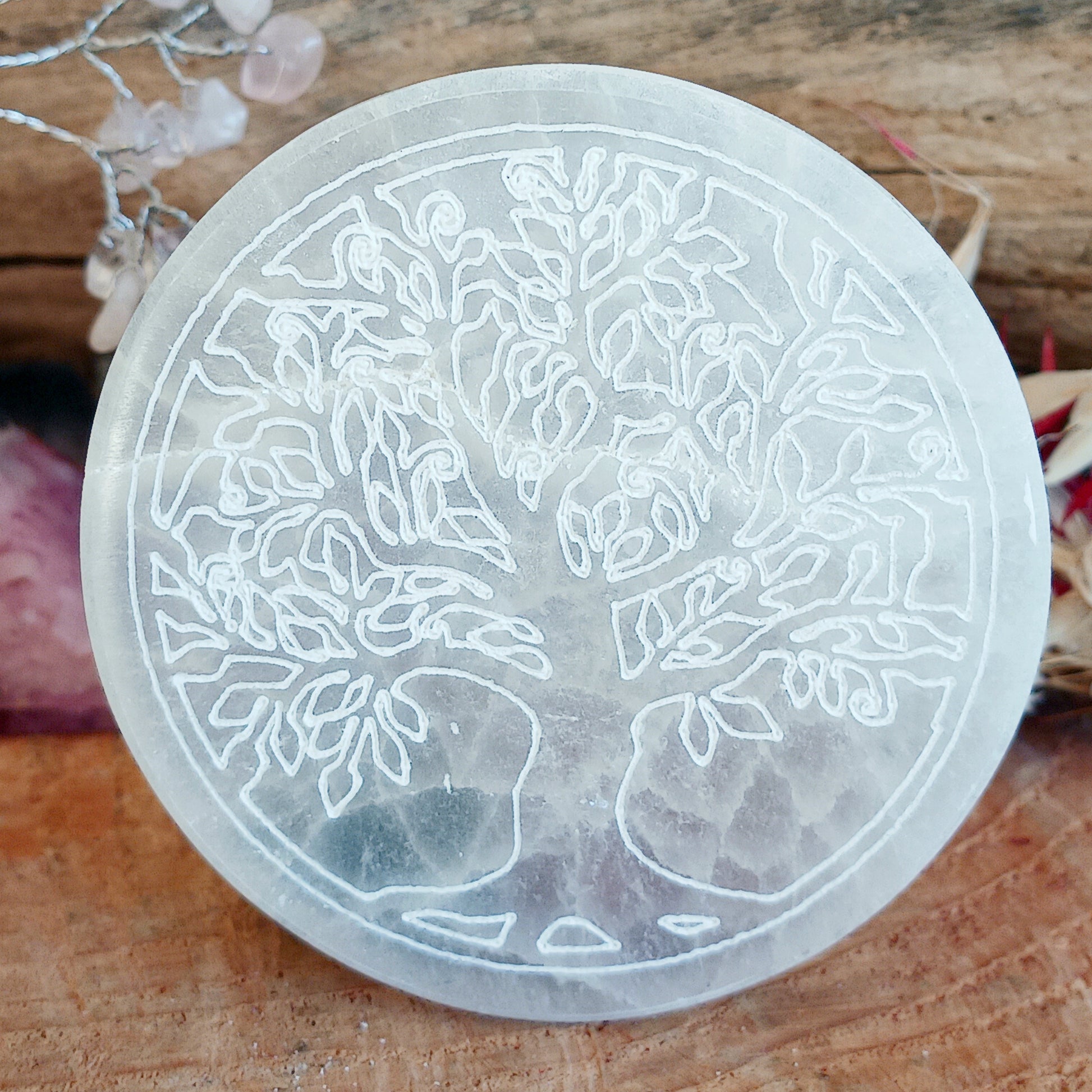 This crystal charging plate is a beautiful and functional accessory for any crystal lover. Measuring 8cm in diameter, this charging plate is made from natural selenite, which is known for its cleansing and charging properties.