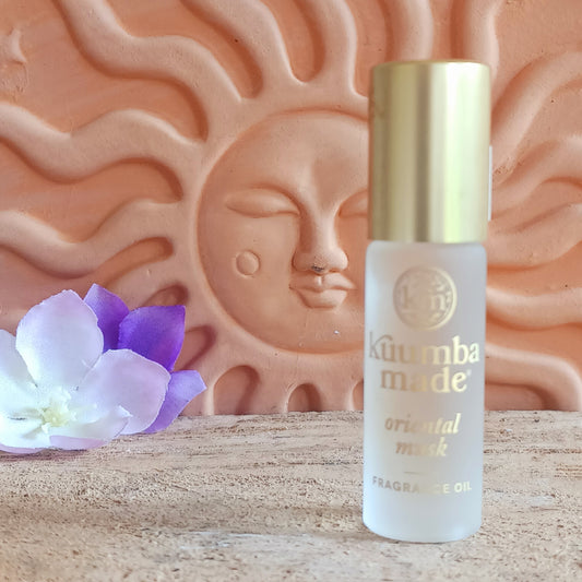 Experience the warm, exotic scent of Kuumba Made Oriental Musk Fragrance Oil, a beautifully balanced blend of ylang ylang and mimosa that evokes the romance of a palace balcony at dusk. This clean, uplifting fragrance is crafted with natural ingredients and delivers a long-lasting aroma without the use of alcohol.