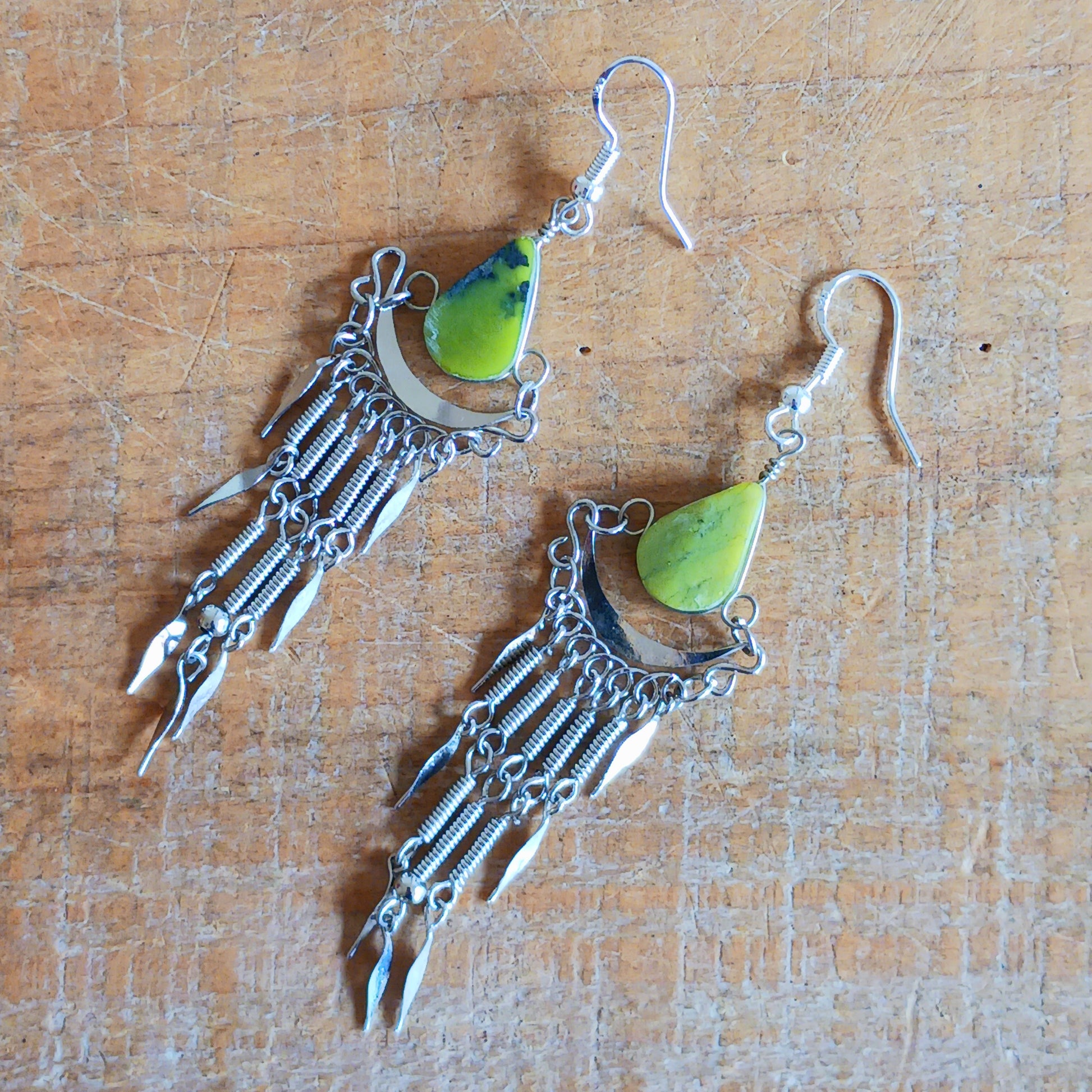 Add a touch of bohemian beauty to your look with these handmade Peruvian stone earrings. Featuring green aventurine stones and finished with silver-plated hooks, each pair is carefully crafted in small workshops in Peru.