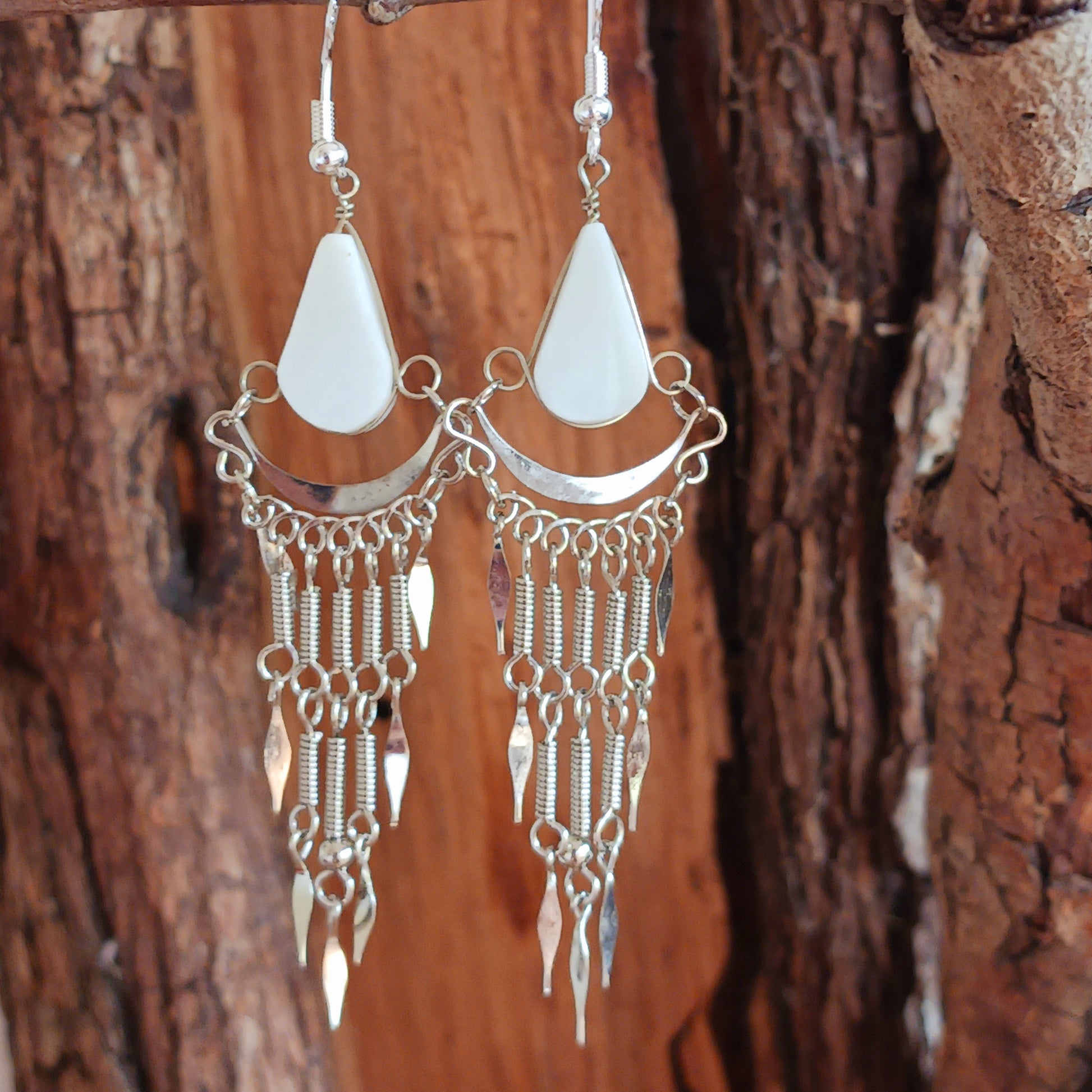 Add a touch of bohemian beauty to your look with these handmade Peruvian stone earrings. Featuring white stones and finished with silver-plated hooks, each pair is carefully crafted in small workshops in Peru.