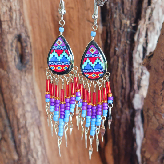 Add a touch of artisan elegance to your jewellery collection with these stunning handmade Peruvian Incan teardrop earrings. Carefully crafted in small family-run workshops in Peru, these eye-catching earrings feature traditional Incan-inspired patterns on the front with a contrasting black reverse for a striking finish.