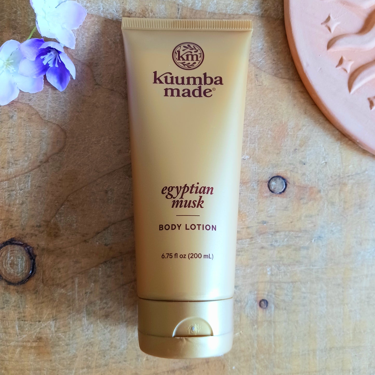 Indulge your skin with the clean, mellow fragrance of Kuumba Made Egyptian Musk Body Lotion, a beautifully nourishing moisturiser suitable for both men and women. Its gentle formula is designed to restore your skin’s moisture balance while leaving it feeling soft, smooth and supple.