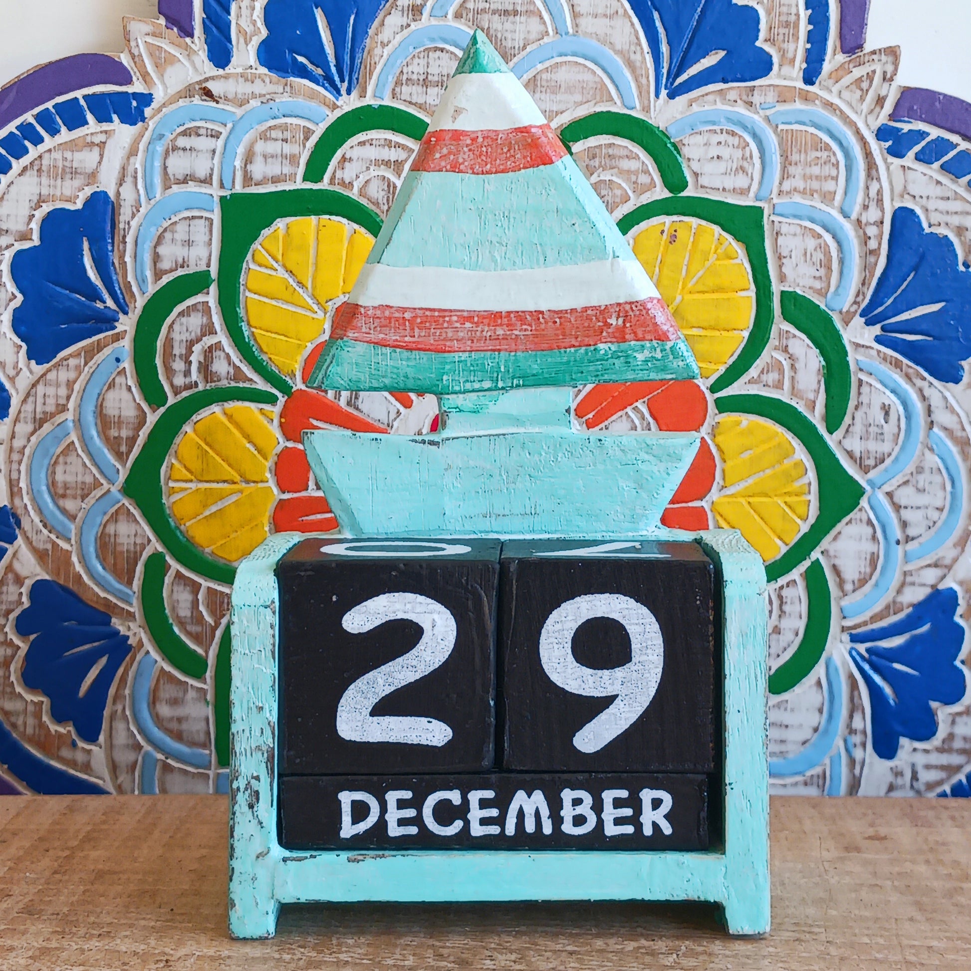 Bring the charm of the seaside to your workspace with our Handmade Wooden Boat Desk Calendar. Expertly crafted from quality wood and designed with vibrant, playful colours, this unique desk calendar combines practical organization with coastal-inspired décor.