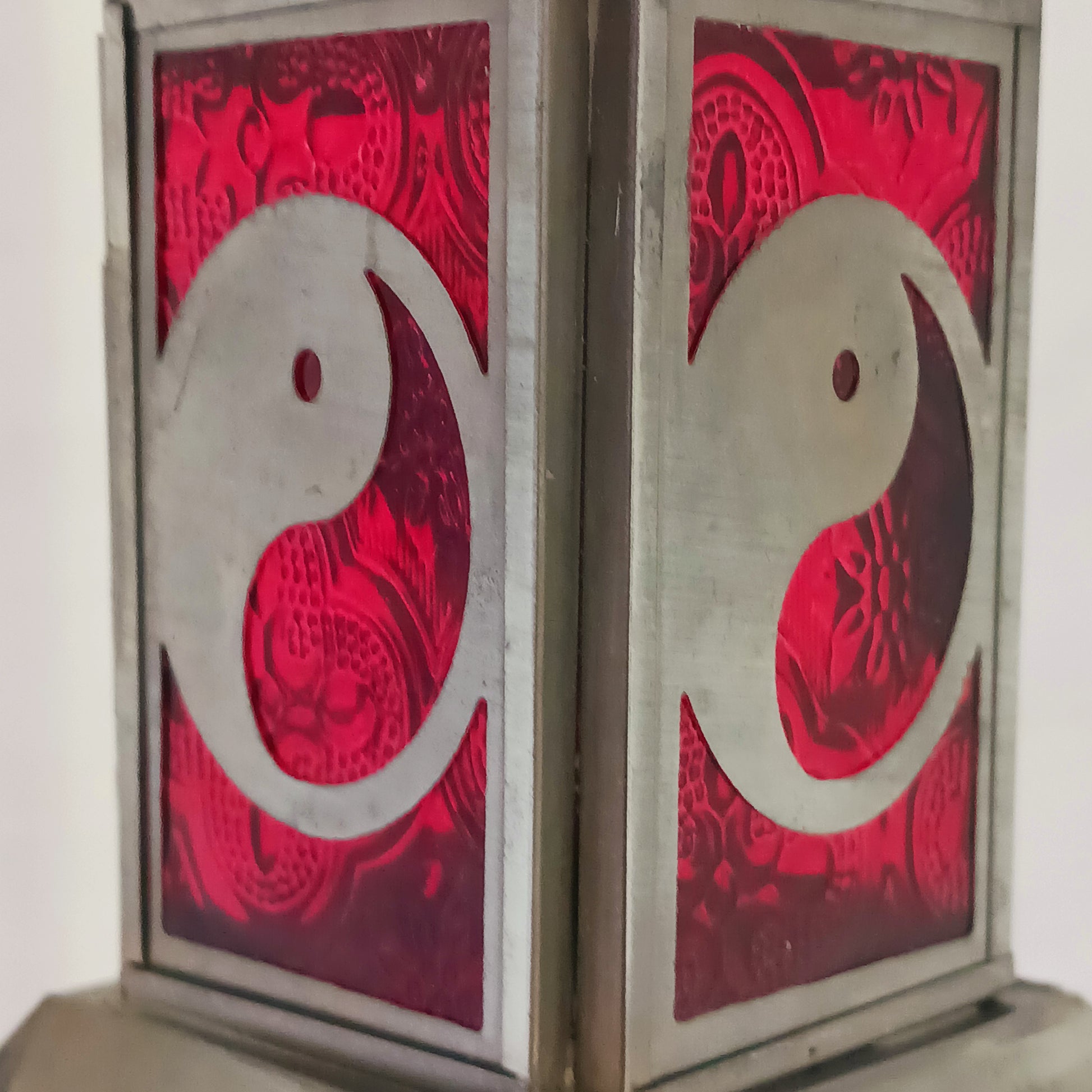 Bring warmth, colour and spiritual harmony to your home with this beautiful Yin Yang Glass Lantern. Designed with vibrant coloured glass panels and a decorative metal cut-out canopy, this lantern creates a calming glow that enhances meditation spaces, yoga rooms and home décor.
