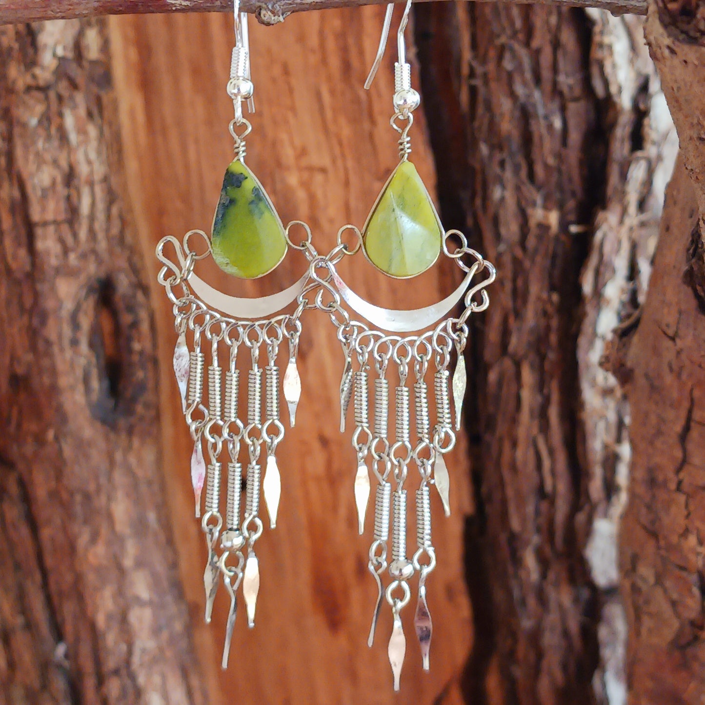 Add a touch of bohemian beauty to your look with these handmade Peruvian stone earrings. Featuring green aventurine stones and finished with silver-plated hooks, each pair is carefully crafted in small workshops in Peru.