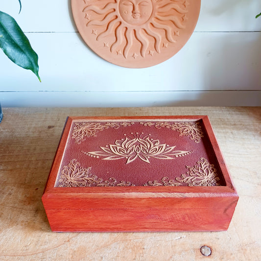 Celebrate the elegance of hand-carved craftsmanship with this Wooden Lotus Keepsake Box, made from sustainably sourced mango wood in India. The intricate Lotus design embodies spiritual harmony, making it perfect for storing jewellery, trinkets, or cherished keepsakes.