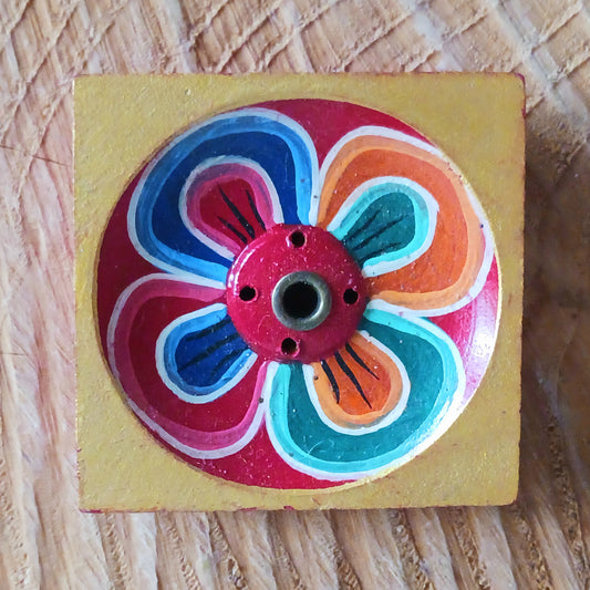 Bring a touch of artistry and tranquillity to your space with this Colourful Hand Painted Lotus Leaf Incense Holder. Beautifully crafted and ethically sourced, each piece is uniquely hand painted, in vibrant colours and detailed design.