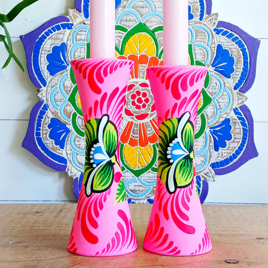 Hand painted in a vibrant&nbsp;pink&nbsp;hue and adorned with the Shapla (waterlily) flower — the national flower of Bangladesh, this fair trade candle holder is a true statement piece. Display it prominently or gift it to someone special as a unique, ethical, and meaningful present. Beautiful on its own or paired with others, it adds warmth, tradition, and cheerful design to any space.