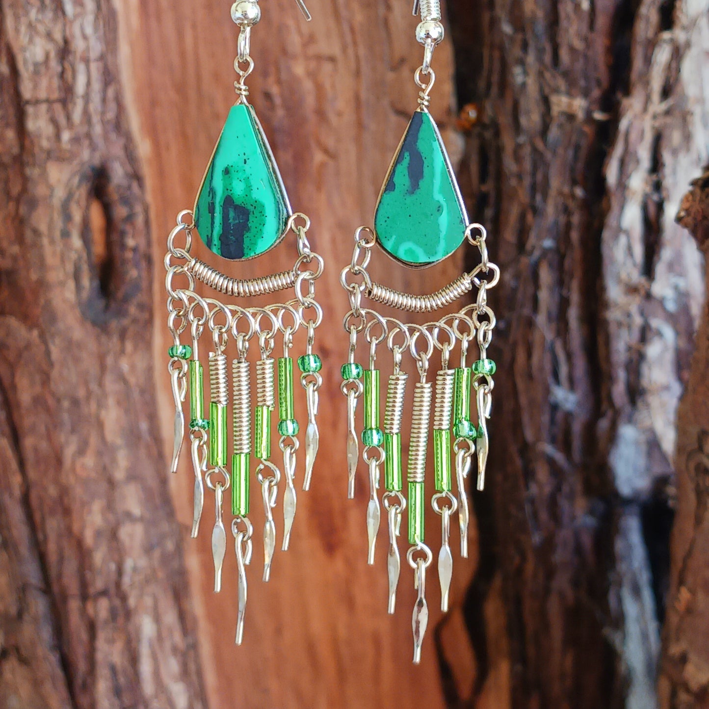These beautiful hoop earrings incorporate a dark green agate stone with Silver plated hooks. These earrings have been hand made and are presented in a traditionally made pouch, gift wrapped and ready to give☸