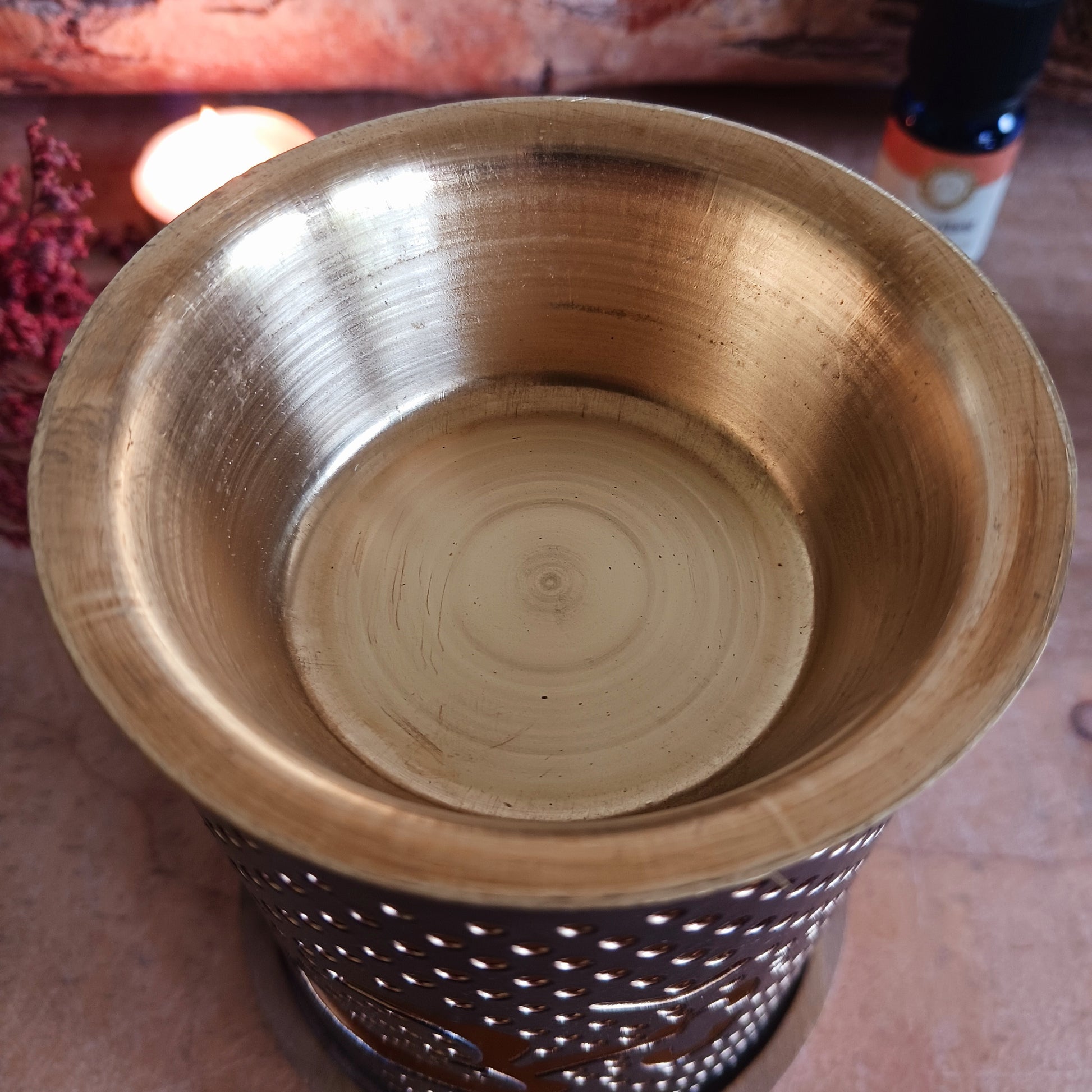 The Aromafume Om Oil Burner is a beautifully crafted ceramic burner featuring the sacred Om symbol, representing universal sound, unity, and spiritual awareness. 