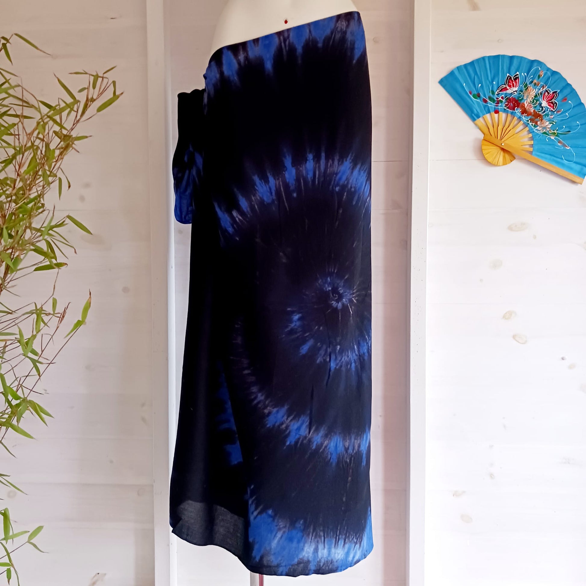 Tie Dye Spiral Nebula Sarong | Beach wrap Black & Blue