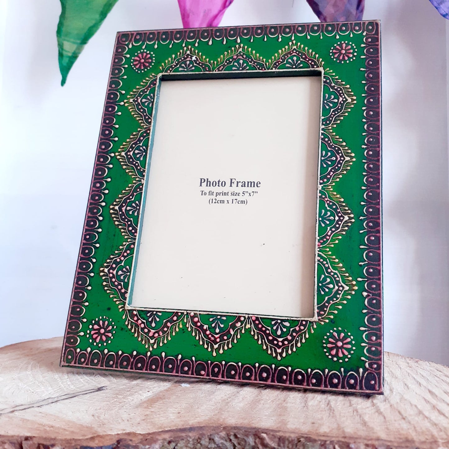 These pretty photo frames have wonderful detail and craftsmanship, intricately hand painted in India on a Fairtrade basis by skilled artisans. This level of skilled painting can only be carried out by the most experienced painters, ensuring that each photo frame is hand painted with the utmost precision and care.