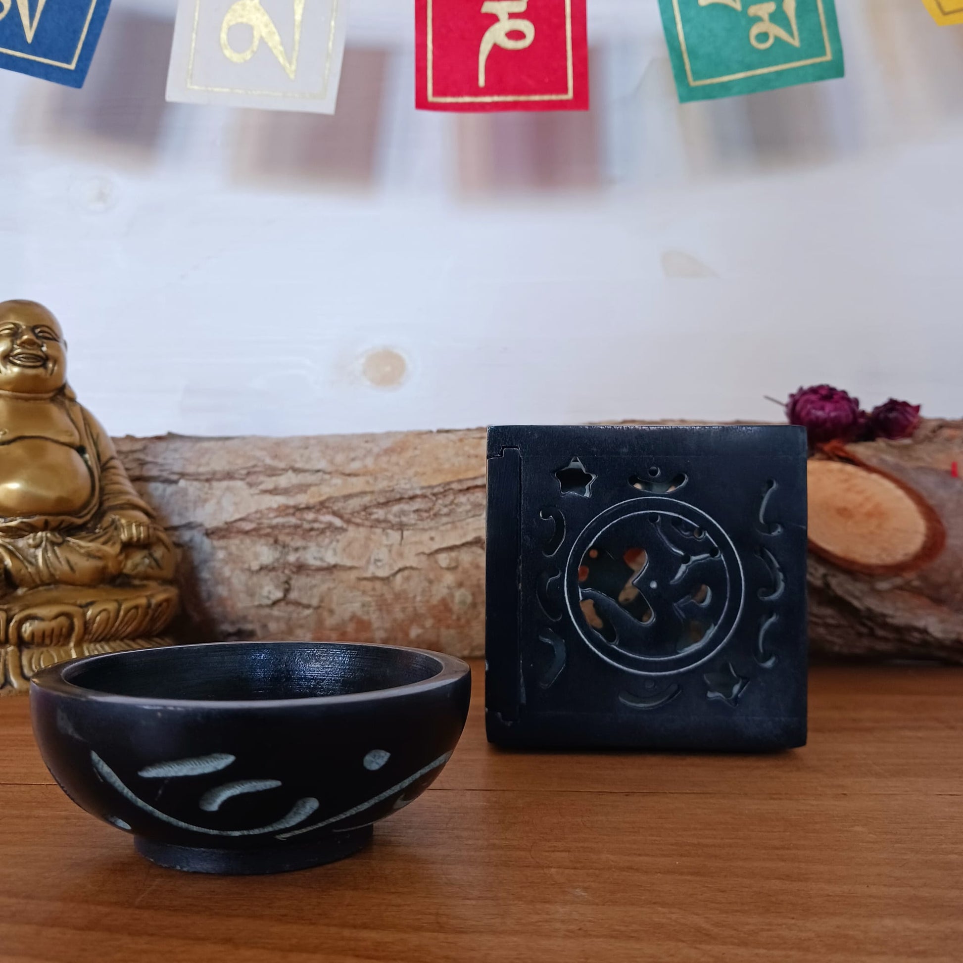 Om Oil burner black soapstone