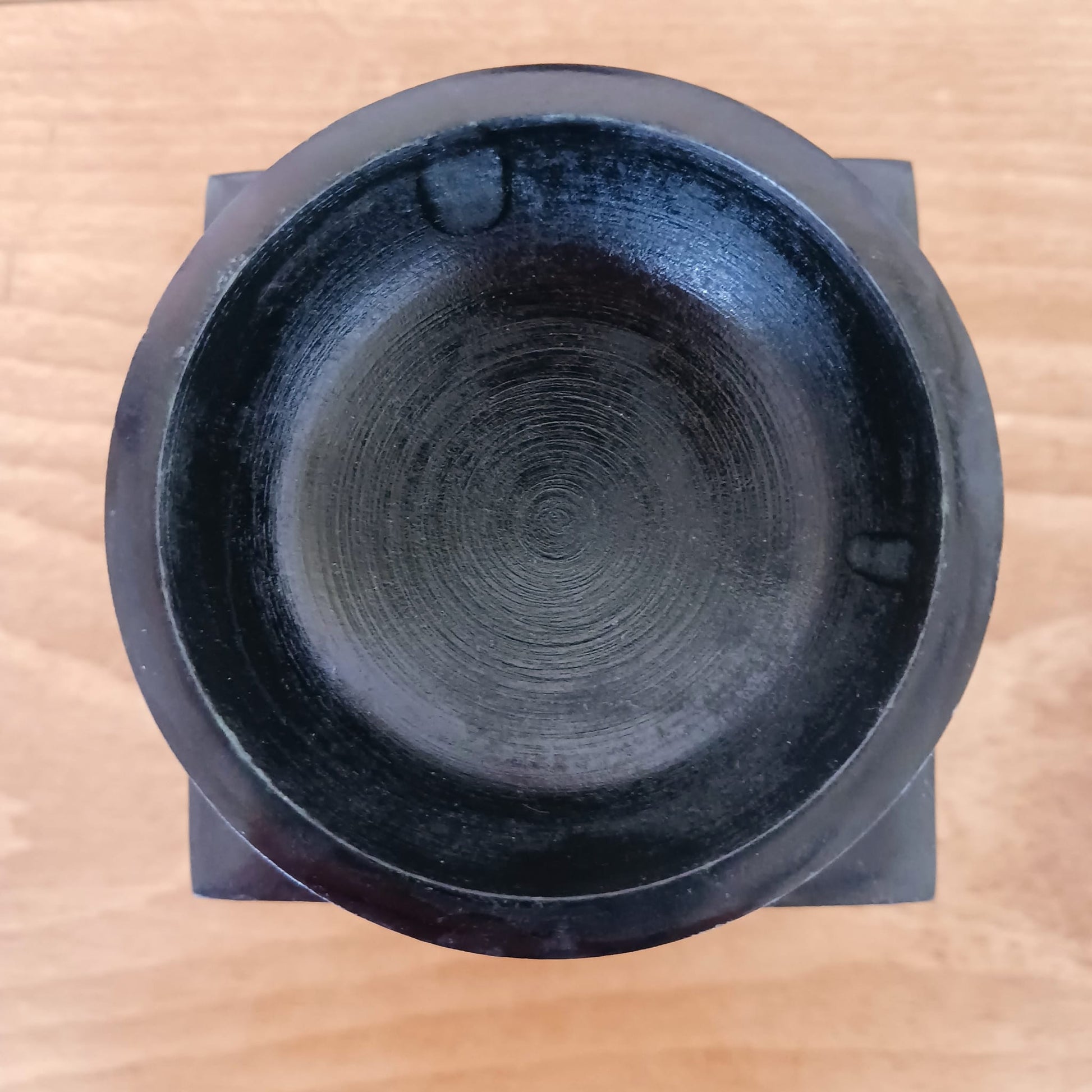 Om Oil burner black soapstone